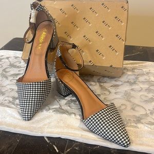 2 inch heels. Black/white exterior. Nude interior.